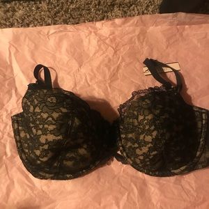 34DD Victoria’s Secret- flawless Demi